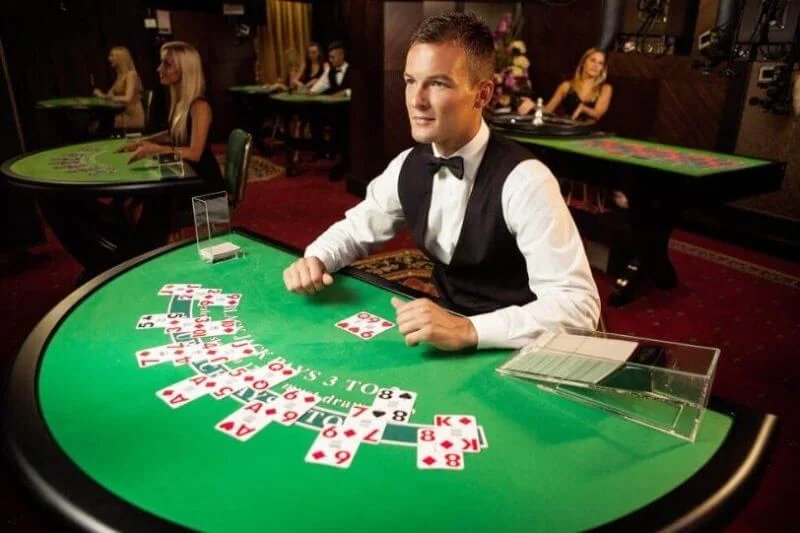 Antarmuka meja kasino live dengan dealer dan panel permainan